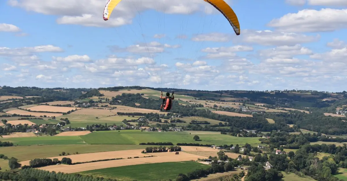 Préparer votre première aventure en parachutisme : guide pratique