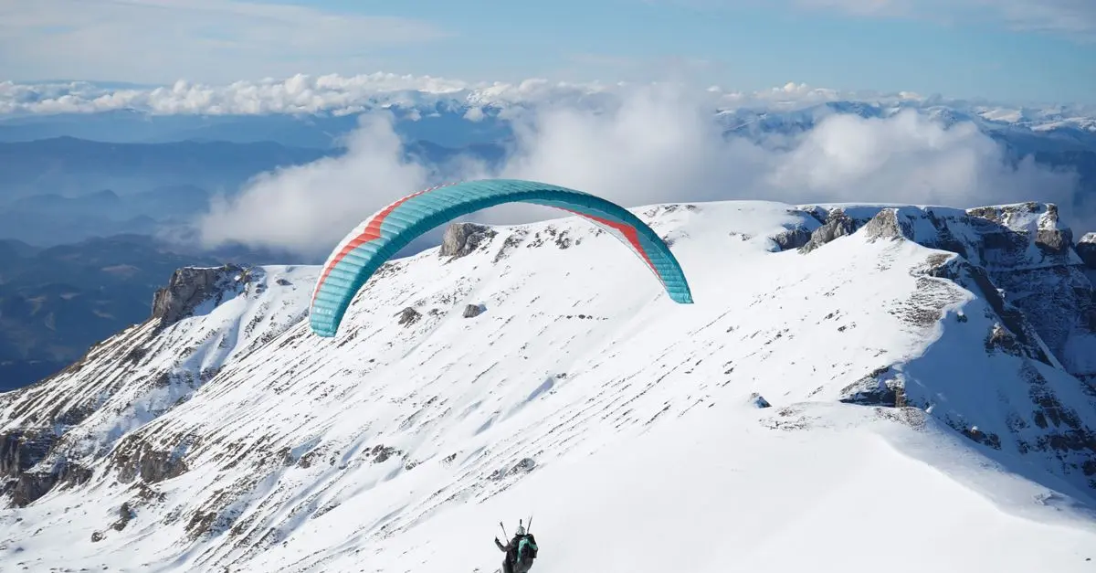 Les techniques pour voler en parapente l'hiver