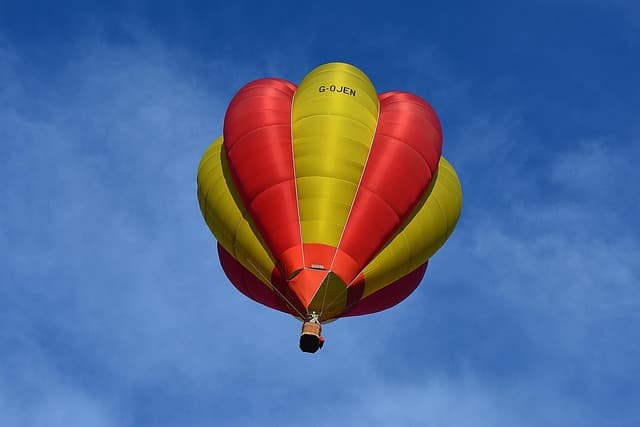 Les meilleures astuces pour maximiser votre confort lors d'un vol en montgolfière