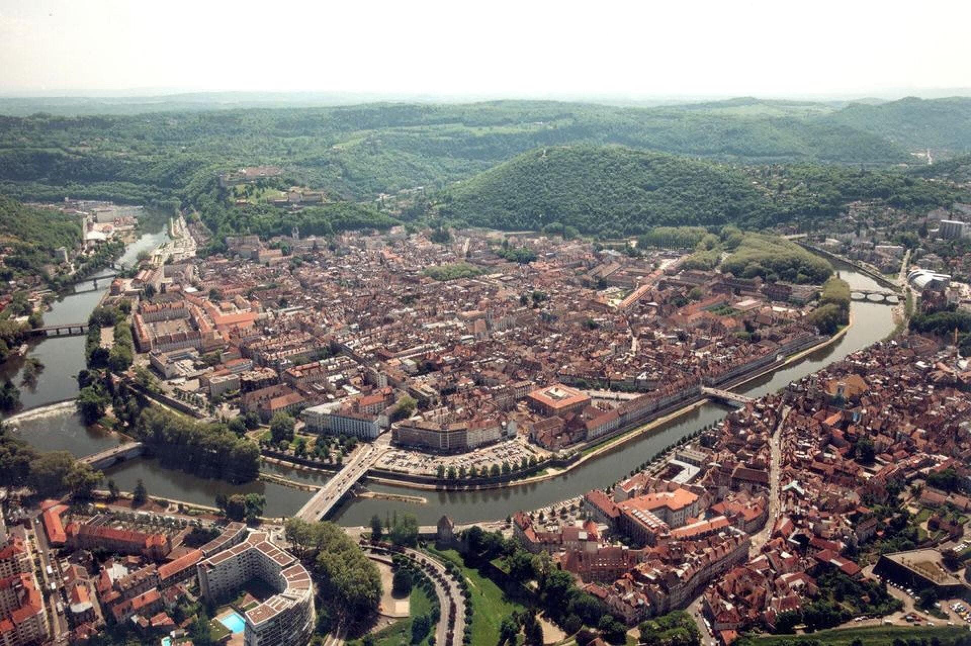 Cap sur Besançon en biplace : l’aventure aérienne commence